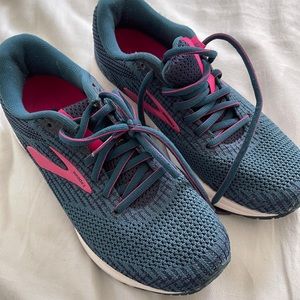 Brooks Revel size 7 womens running shoe- spring clean out!